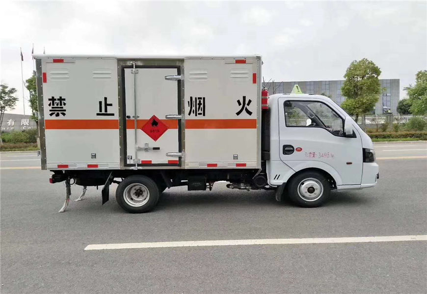 東風(fēng)涂逸危險品廂式運輸車