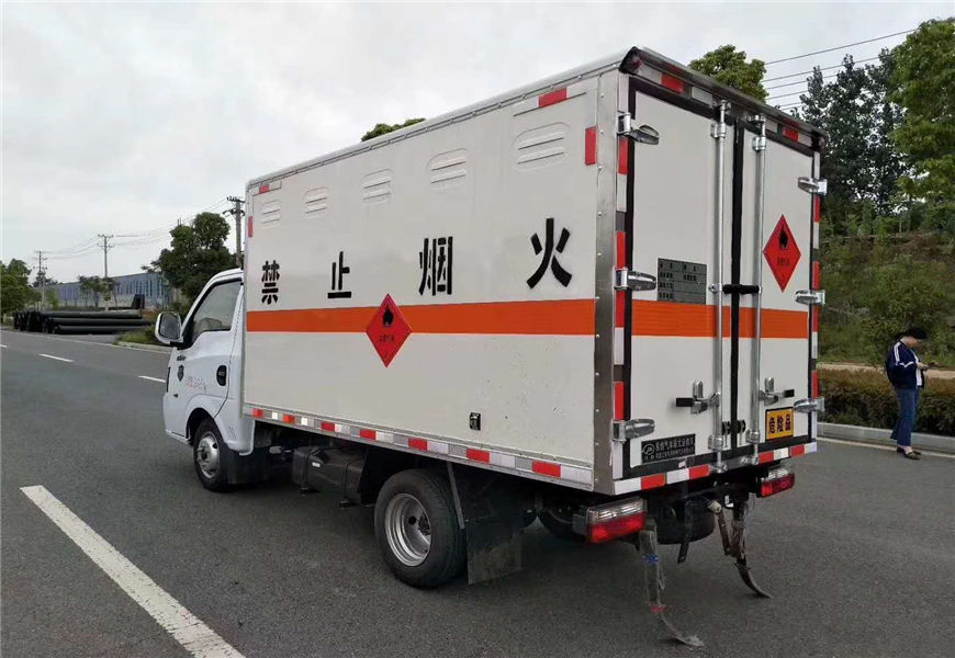 東風(fēng)涂逸危險品廂式運輸車