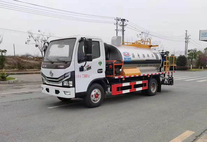 東風(fēng)多利卡瀝青灑布車