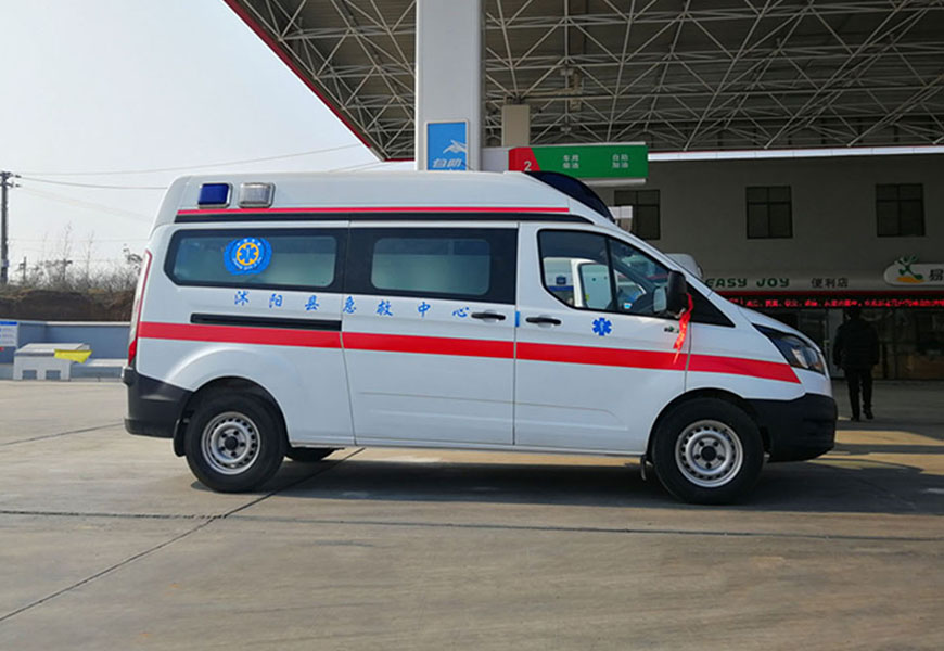 國(guó)六福特V362中軸中頂救護(hù)車（汽油版）